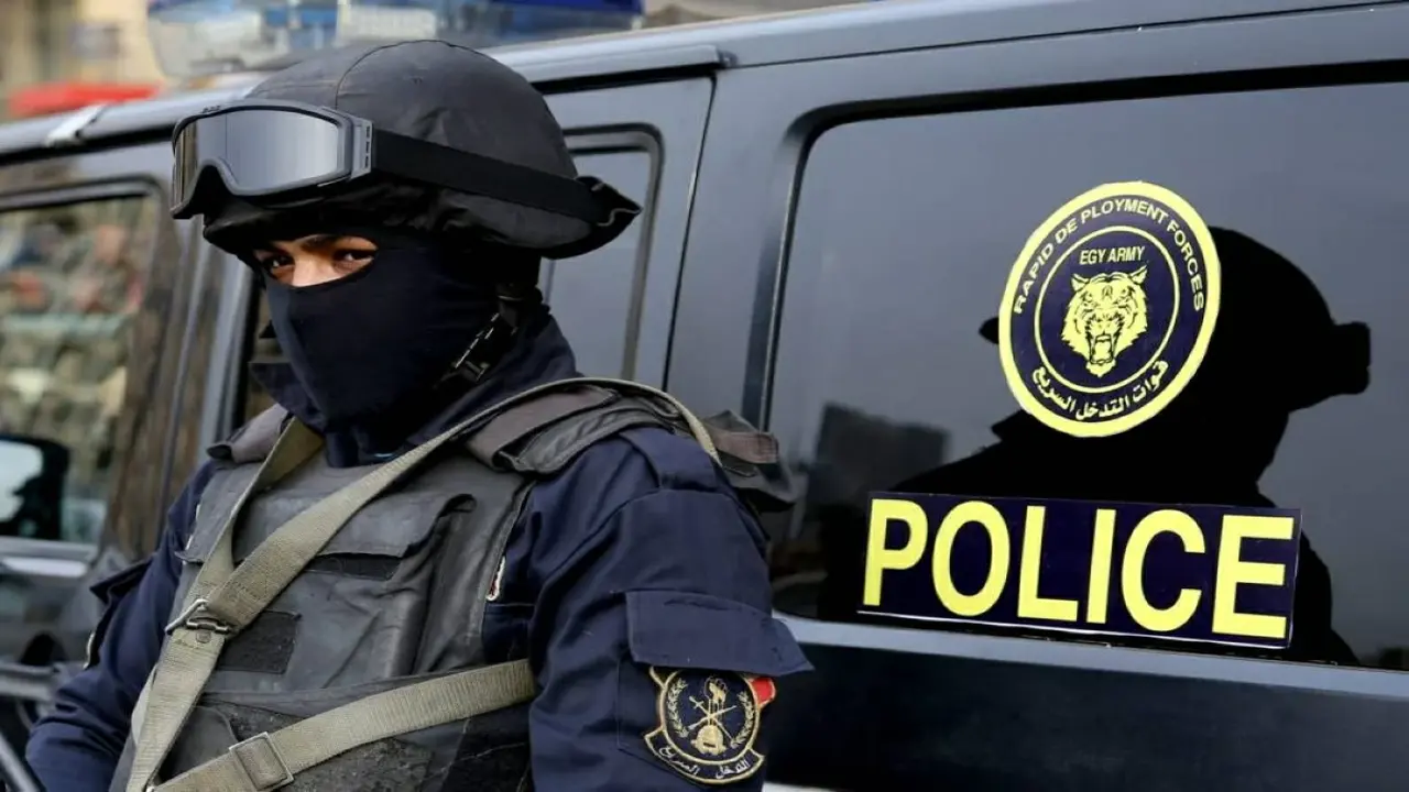 فيديو يوثق لحظة اقتحام ميكروباص لمطعم في مصر ووقوع إصابات بين المتواجدين